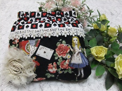 アリス柄のパックンポーチ