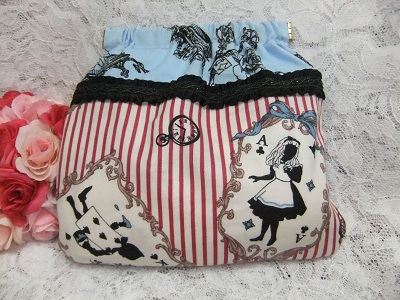 アリス柄のパックポーチⅡ　裏側