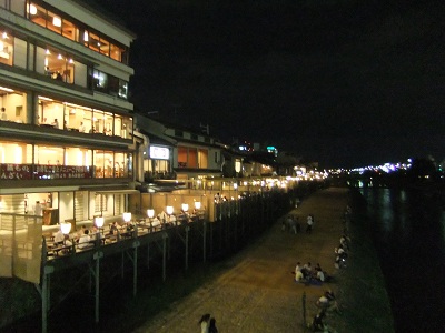 鴨川の川床（かわゆか）