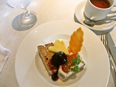 ケーキとミルクティ