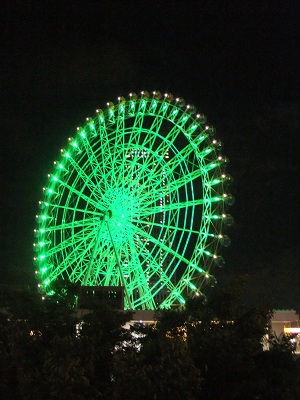 歩道橋から見た観覧車