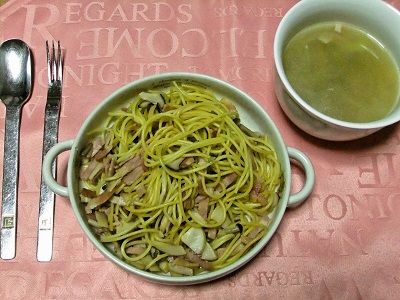 息子が作った きのこパスタ＆コンソメスープ