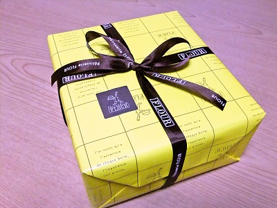 FLOURのバームクーヘン　パッケージ