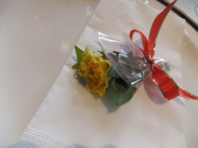 息子と義父の席に用意されてたお花