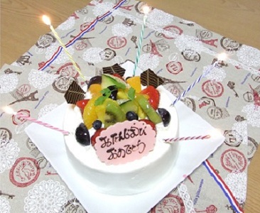 バースディケーキ（ろうそく立てました）