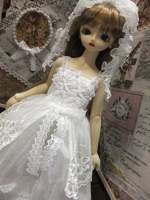 白のオーガンジードレス