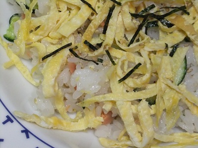 鮭ときゅうりの混ぜ寿司