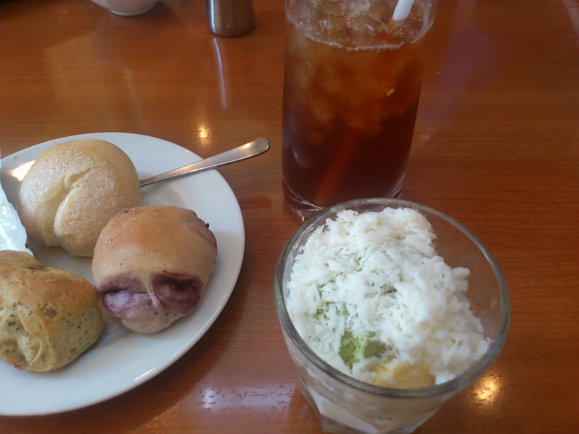 パン3回目とアイスティ＆デザート