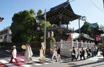 帝釈天から水神堂までの往復、太鼓を打ちながら行進します。