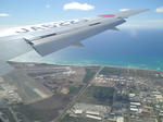 ホノルル空港上空かな？