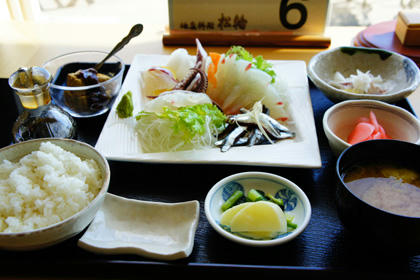 江奈湾でおひるごはん