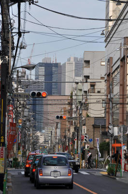 迫る摩天楼