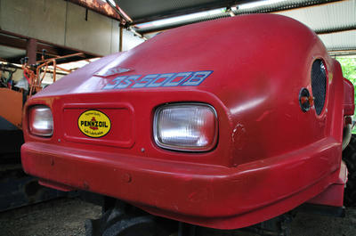The agricultural machine 4