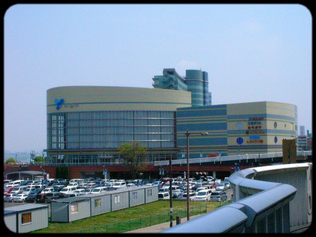 A．QUS商場