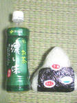 デカッ