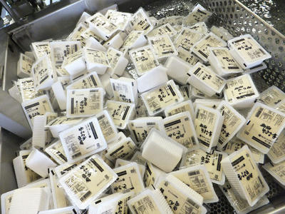しろうさぎの豆腐　国産低農薬大豆１００％