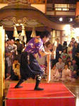 箱を落さないように……