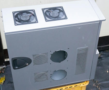 PCケースに穴開けてファンを増設