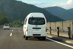高速の車