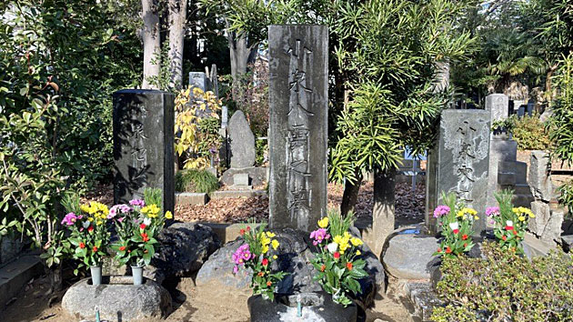 小泉八雲と妻セツの墓