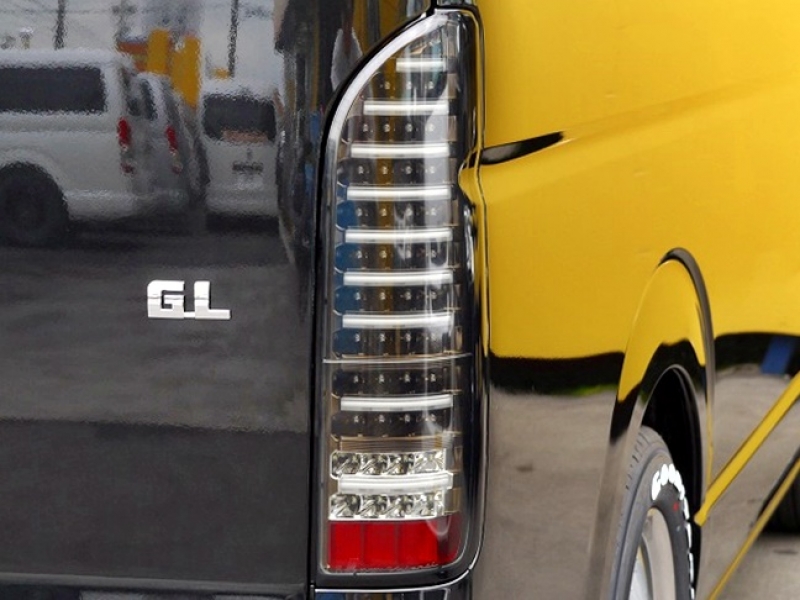 新車　ハイエース　外装　カスタム