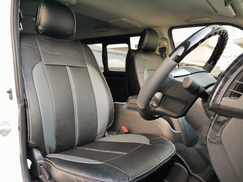 ４型ハイエース　内装カスタム　ブラック