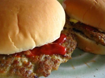 はみ出る肉バゥガー