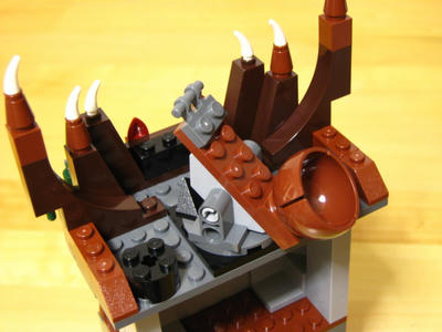 しにがみ大王の城：右の塔