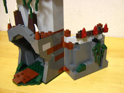 しにがみ大王の城：右の塔