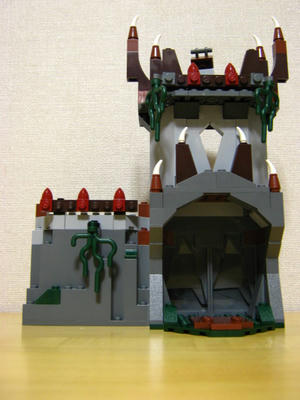 しにがみ大王の城：左の塔