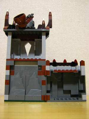 しにがみ大王の城：左の塔