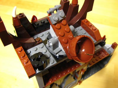 しにがみ大王の城：左の塔