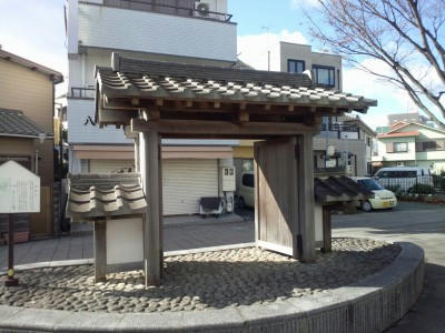 吉田城東惣門(復元)
