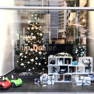 ポルシェディーラー青山店のおパグさん ナナとジャズ そして時々宇宙人