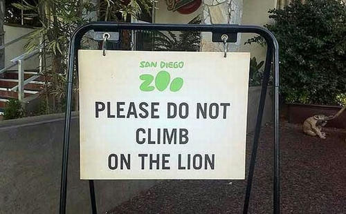 do-not-climb-on-the-lion.jpg