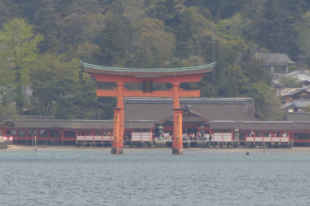 この後潮が引いて鳥居の下まで行けました