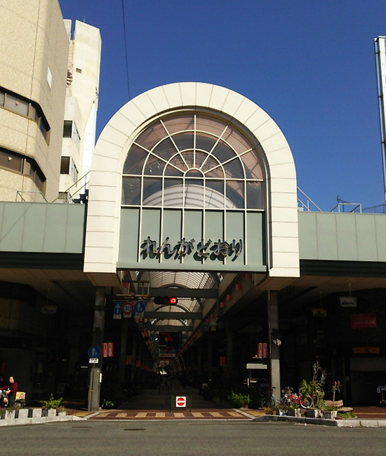 昔ながらのアーケード。もうすぐ「レンガ通り」じゃなくなるらしい