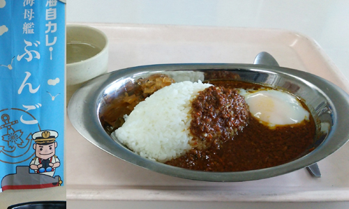 お値段単品で500円。牛乳とサラダが付くと700円