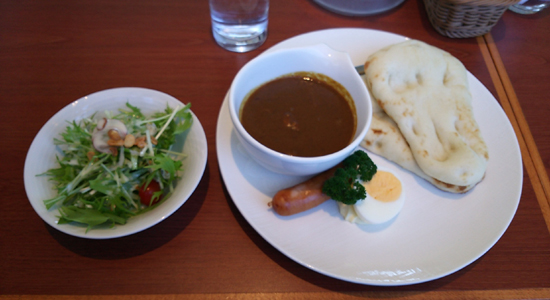 お値段税込1280円。量が控えめで2杯目には最適…でも忙しくて客の扱いがぞんざいになることも