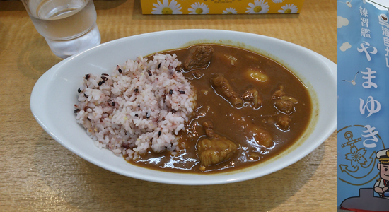 お値段900円。前回といいここのカレーは常に独自路線な印象
