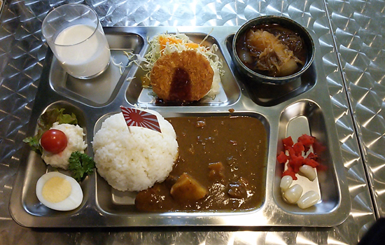 お値段税込1450円。他の潜水艦カレーもあり