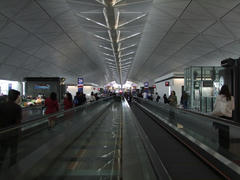 とにかく広い（長い！）香港国際空港のターミナル