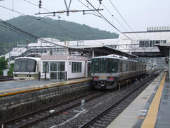 園部駅より先の普通列車は、基本は右の２両編成での運行となりました