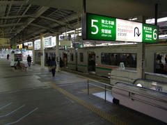 折り返して仙台駅発になった列車は、帰宅客で満員に近い状態でした…これも普段の風景でしょう