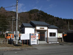 無人駅の郷原駅ですが、岩櫃山登山の起点駅でもあり、訪れる人は結構多いのだとか…