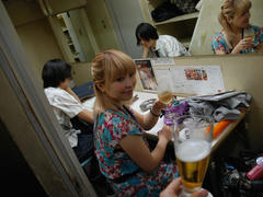 オープニング直前楽屋の様子（手前のビールは、自分です…笑）