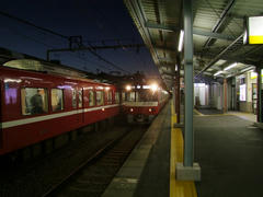 この写真を見る限り、空港線…という感じはしないですね