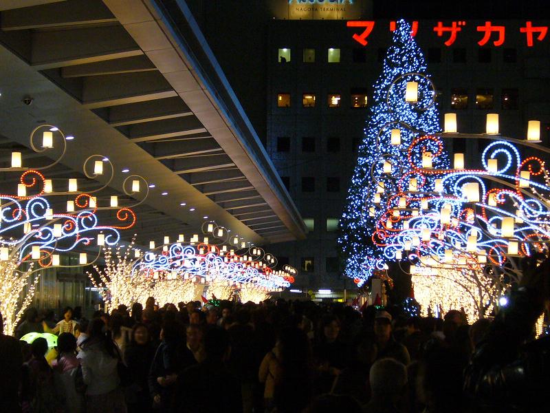 高島屋2Fの歩道