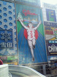 や　ら　な　い　か