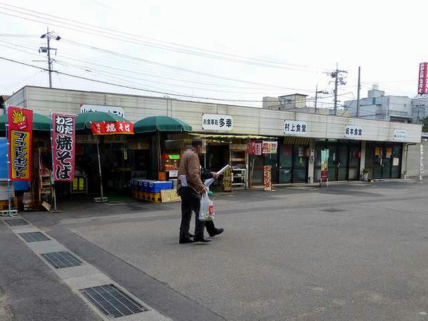 食堂の入った長屋